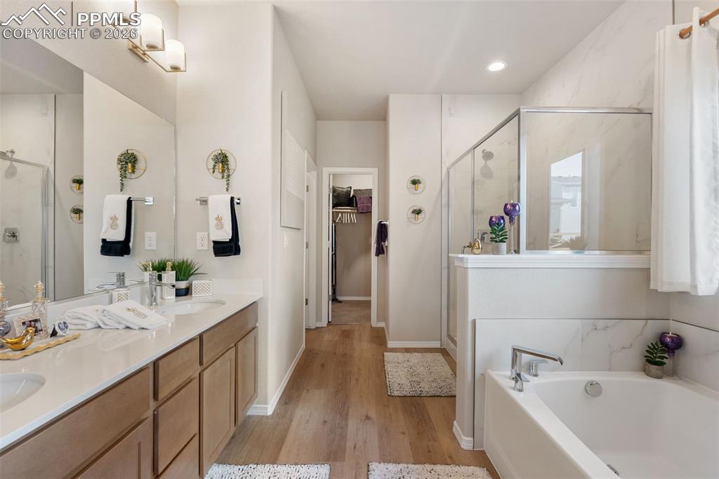 Image 27 of 47: Bathroom