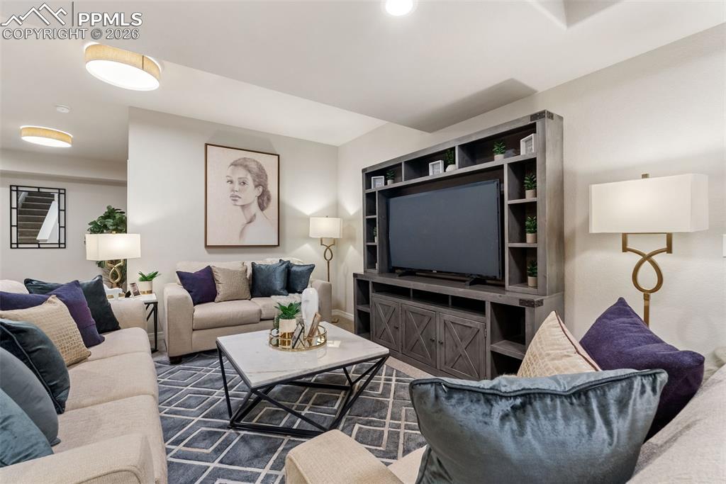 Image 34 of 47: Living Room