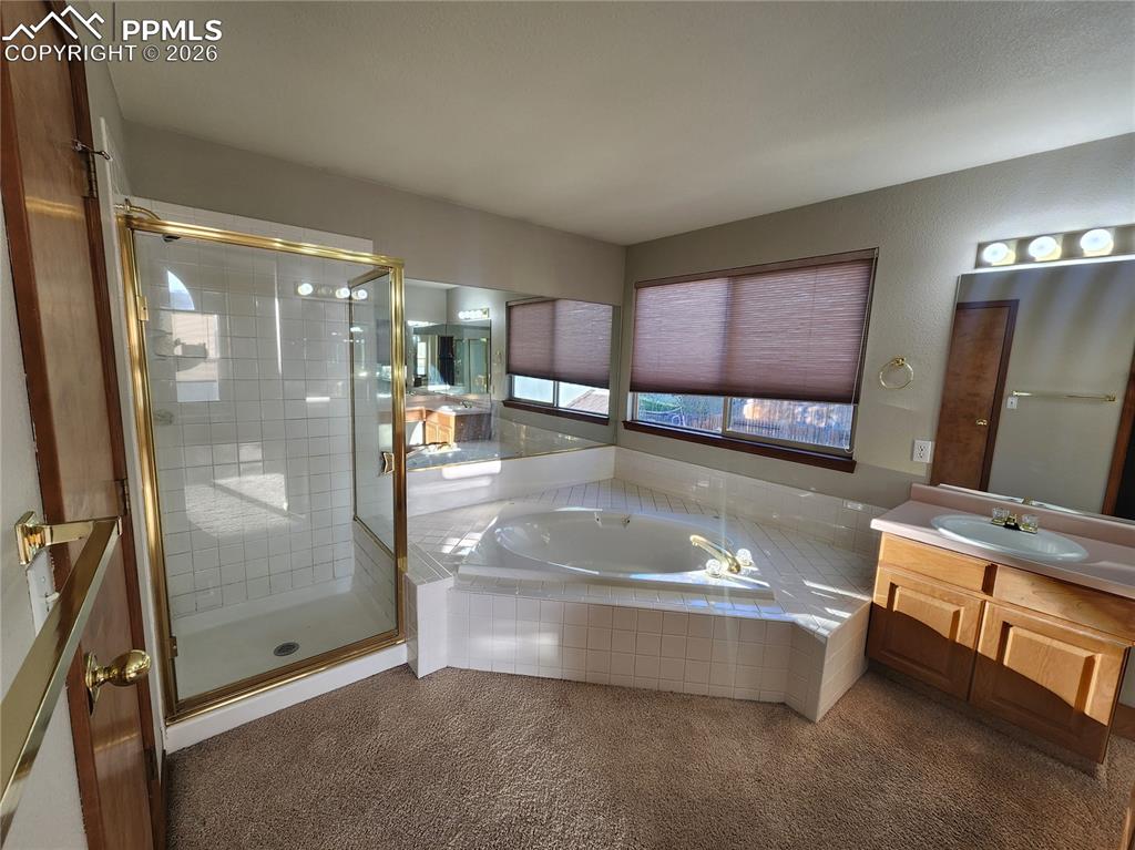 Image 12 of 20: Office