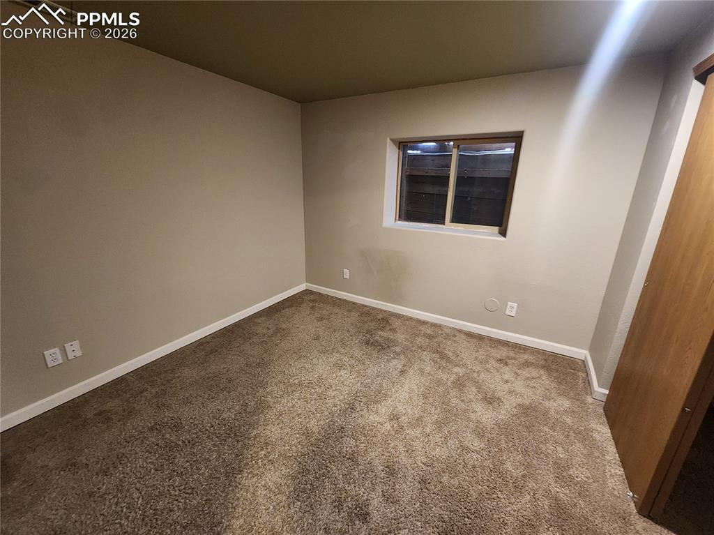 Image 15 of 20: Bedroom