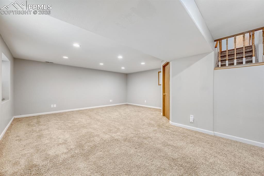 Image 22 of 31: Bathroom