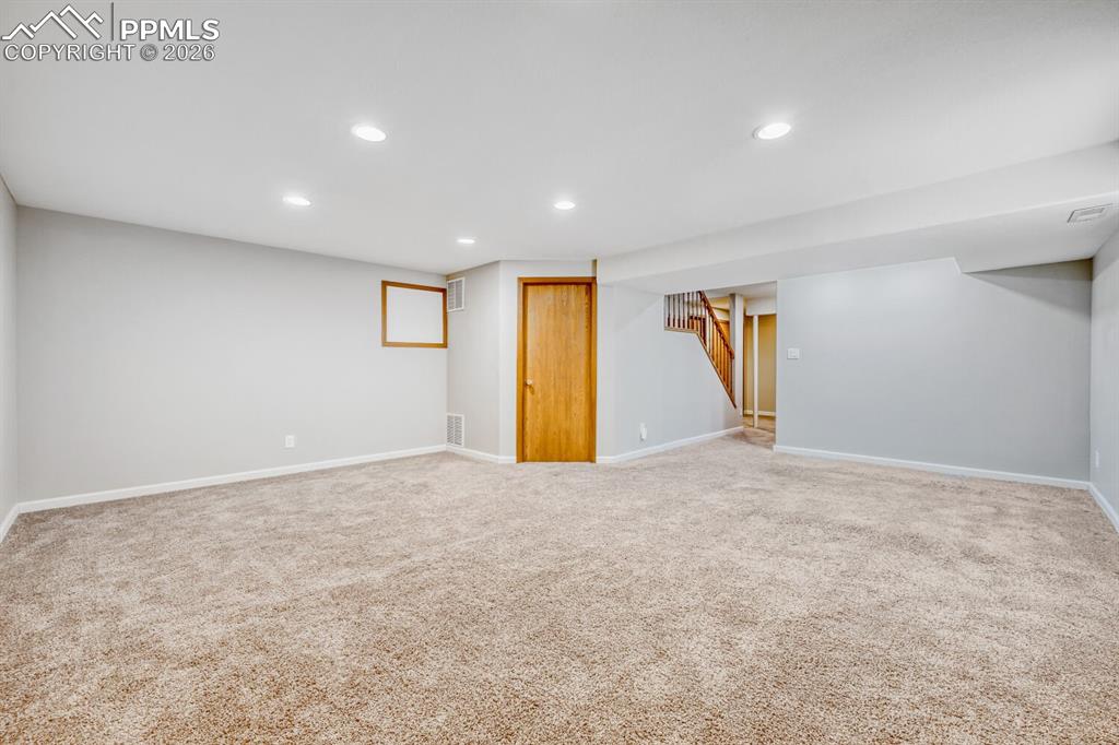 Image 23 of 31: Office