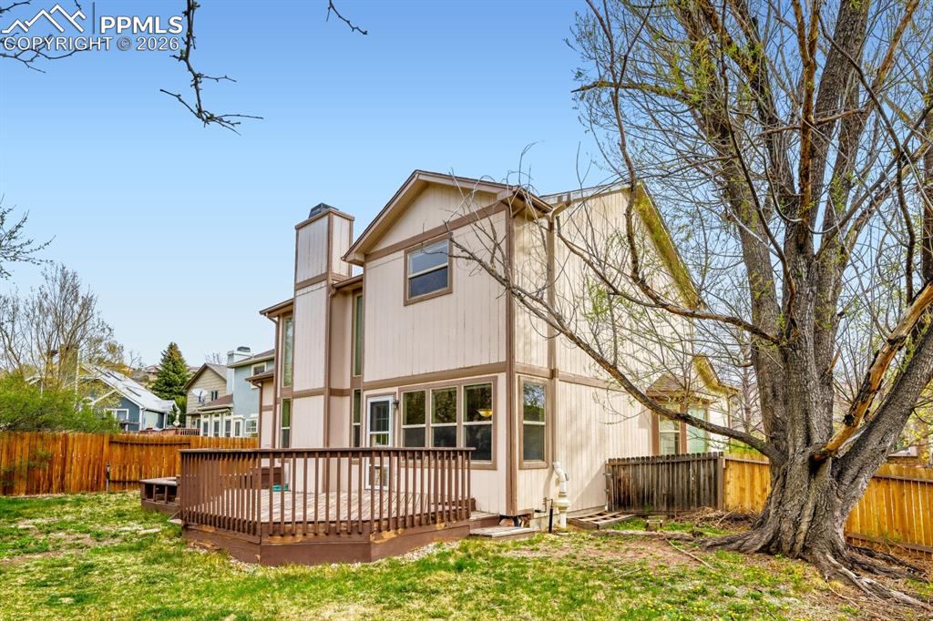 Image 30 of 31: Bedroom
