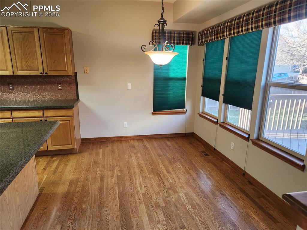 Image 5 of 20: Living Room