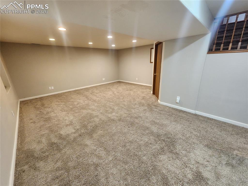 Image 9 of 20: Dining Area