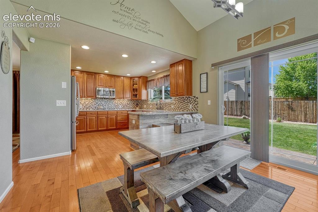 Image 10 of 48: Dining Area
