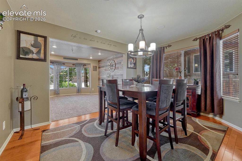 Image 18 of 48: Dining Area