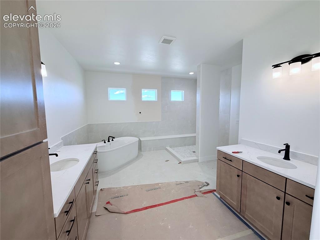 Image 11 of 42: Mud Room off Garage
