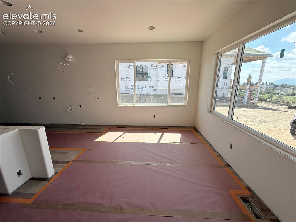 Image 8 of 47: Dining Area