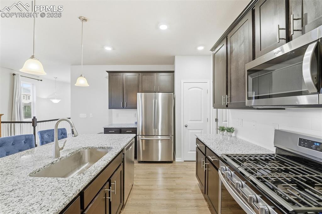 Image 14 of 50: Kitchen