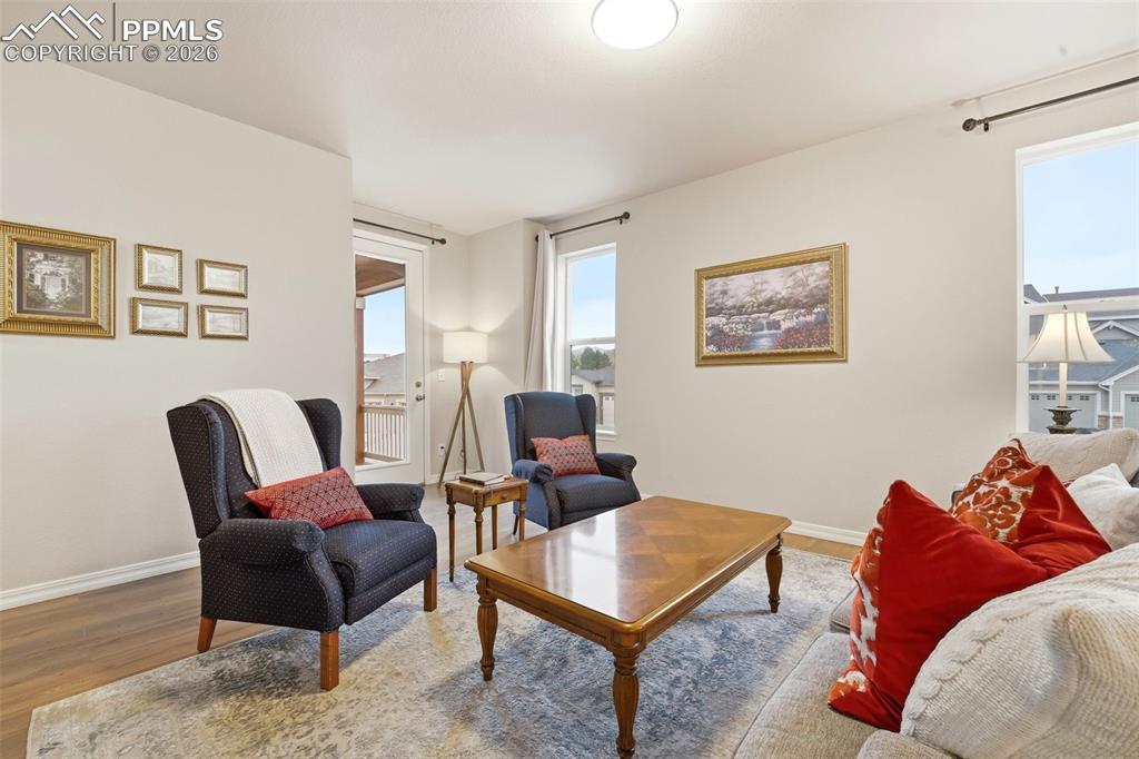 Image 17 of 50: Sitting Room