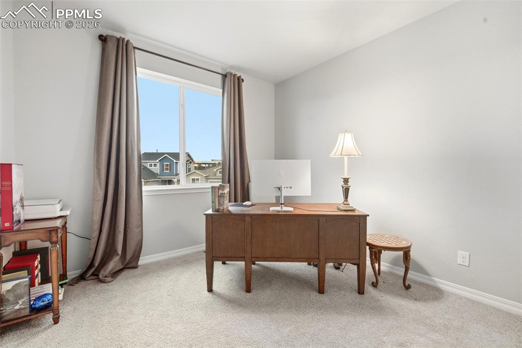 Image 21 of 50: Office