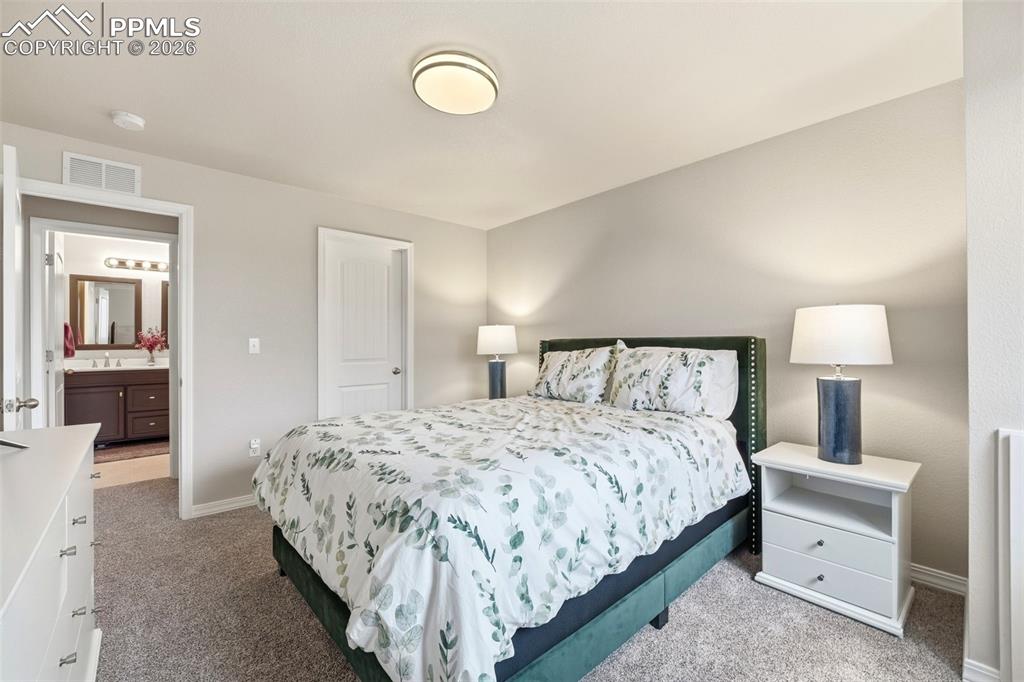 Image 24 of 50: Bedroom