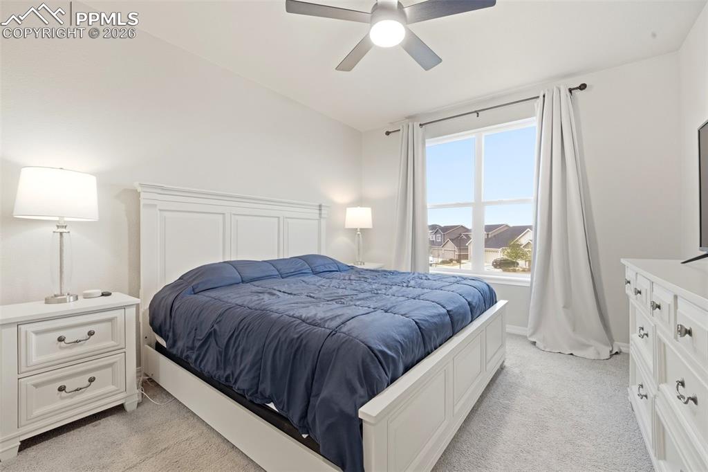 Image 26 of 50: Bedroom