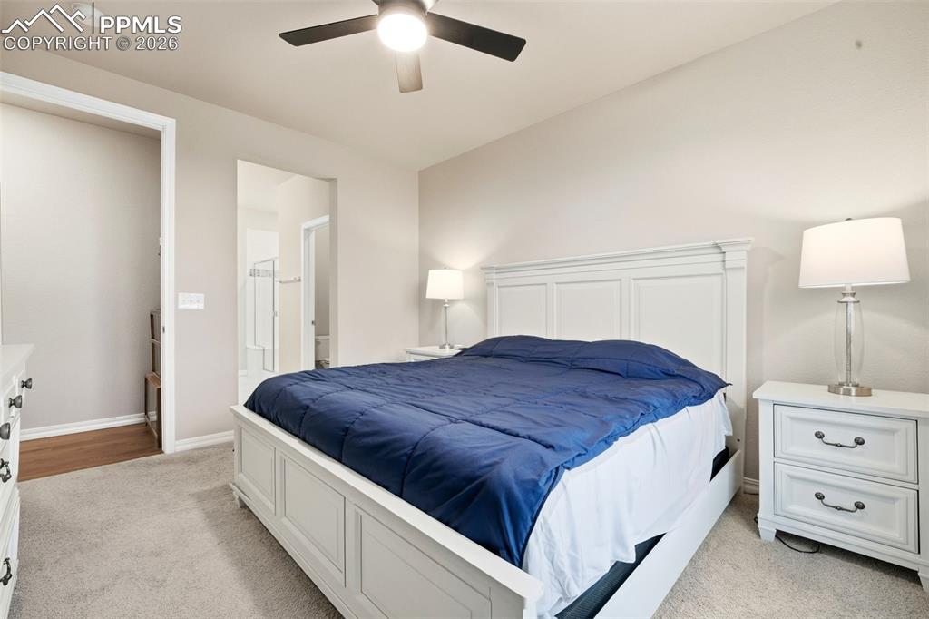 Image 27 of 50: Bedroom