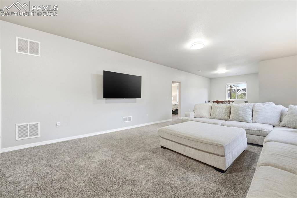 Image 32 of 50: Living Room