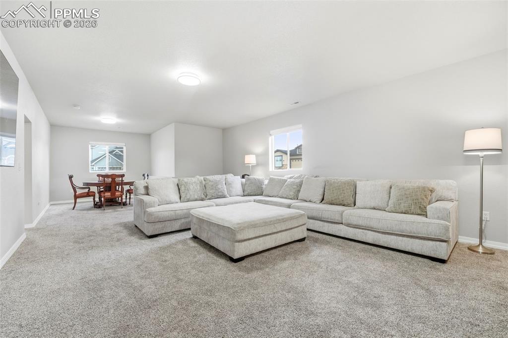 Image 33 of 50: Living Room