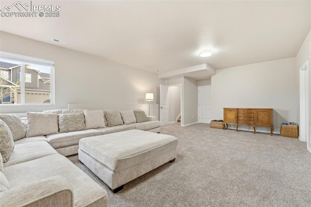 Image 34 of 50: Living Room