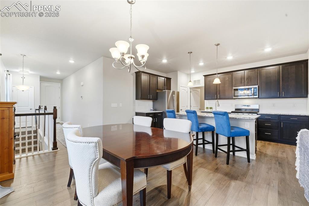 Image 7 of 50: Dining Area