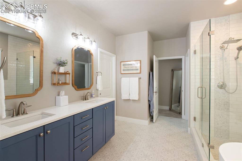 Image 22 of 39: Bathroom