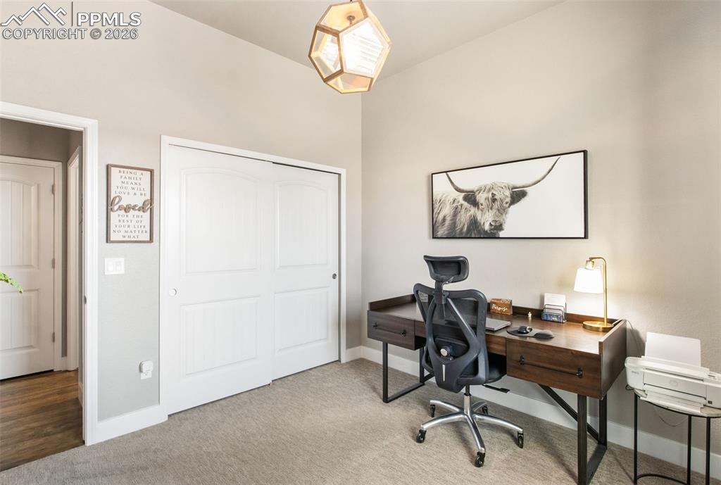 Image 26 of 39: Office