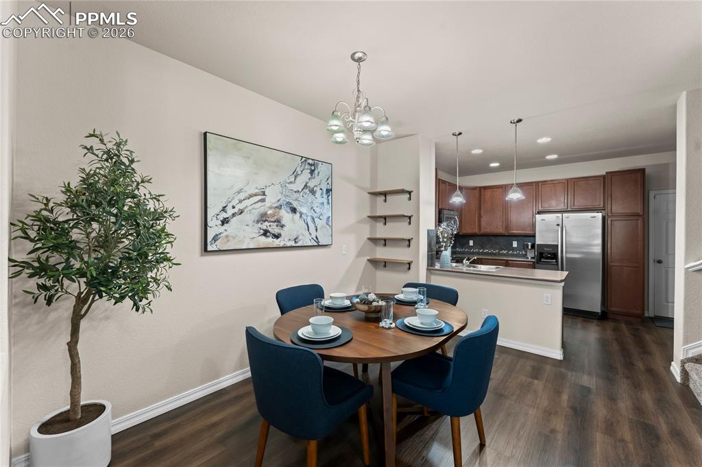 Image 10 of 24: Dining Area