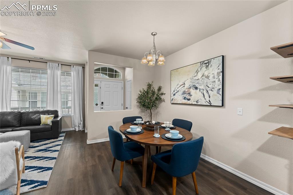 Image 11 of 24: Dining Area