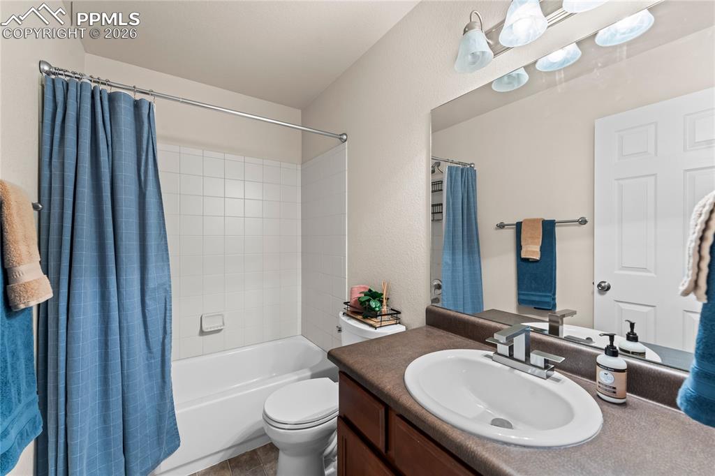 Image 13 of 24: Bathroom