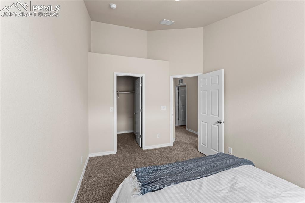 Image 15 of 24: Bedroom