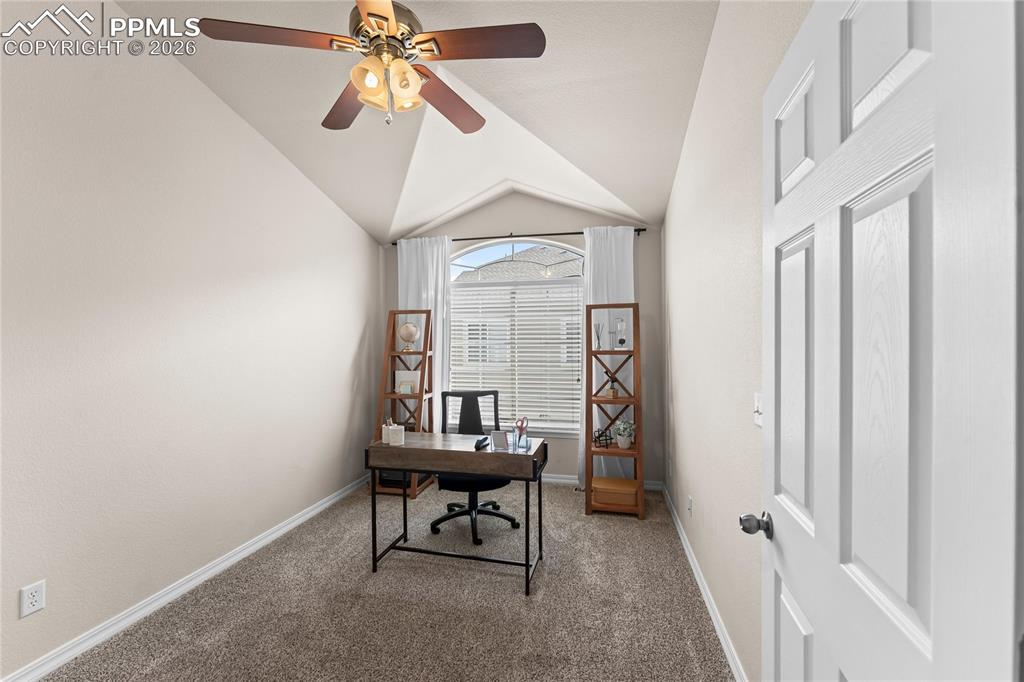 Image 16 of 24: Office