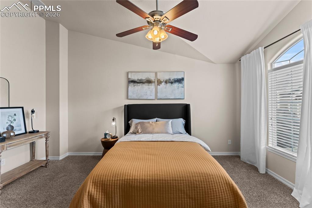 Image 20 of 24: Bedroom