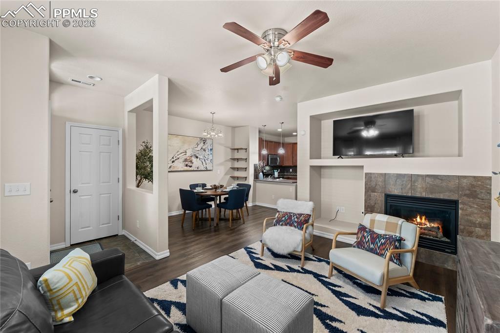 Image 4 of 24: Living Room