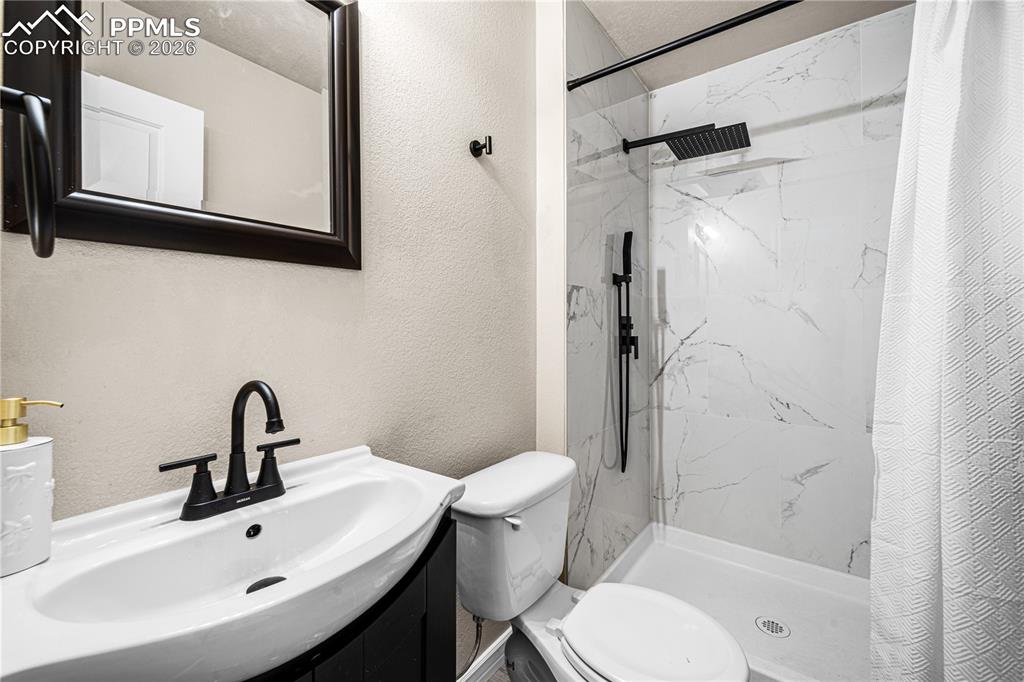 Image 12 of 30: Bathroom