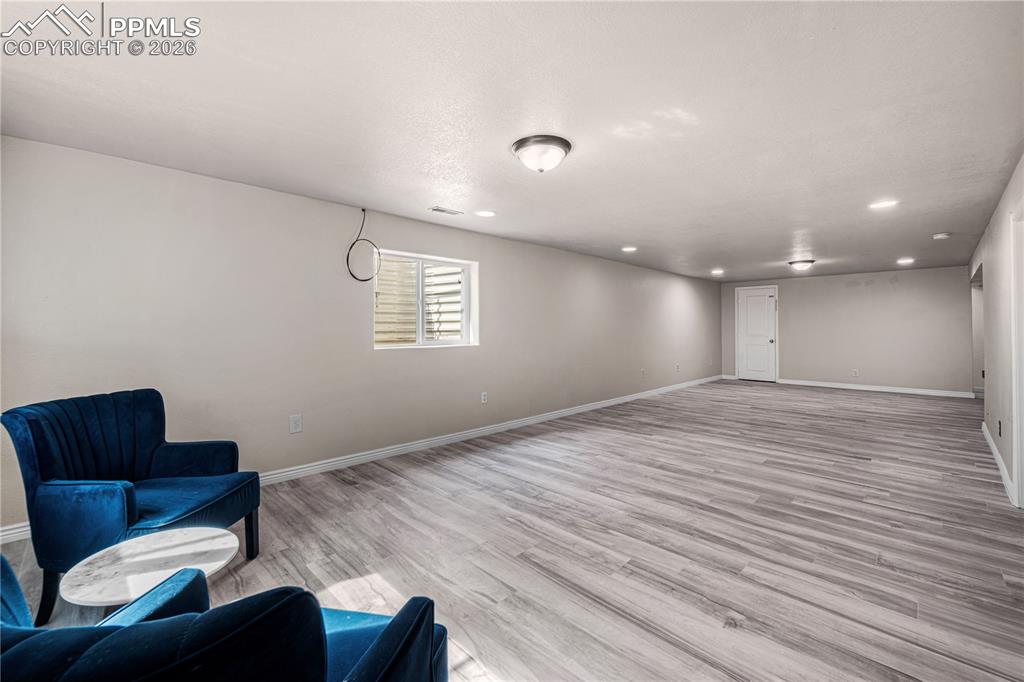 Image 19 of 30: Sitting Room