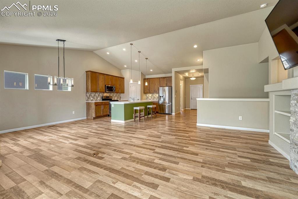 Image 44 of 50: Living Room