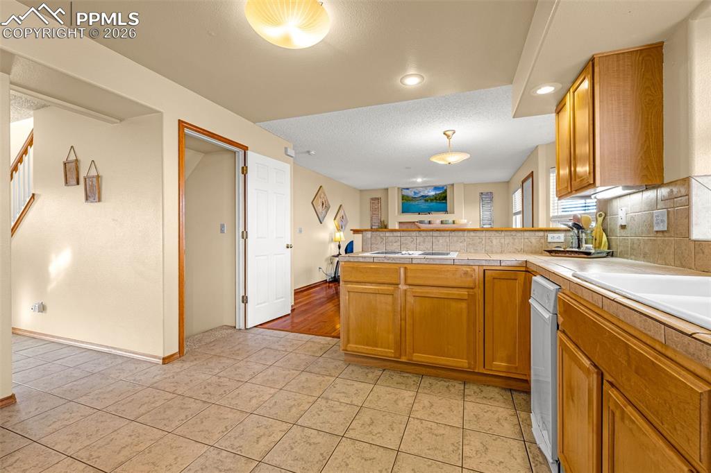 Image 11 of 42: Kitchen