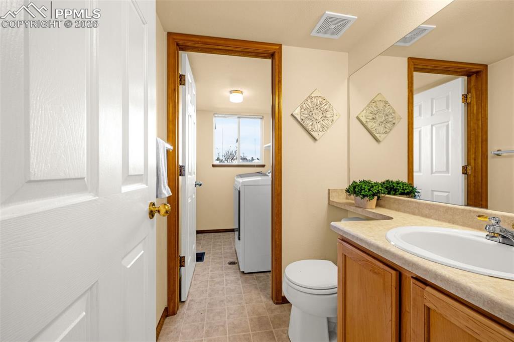 Image 14 of 42: Bathroom