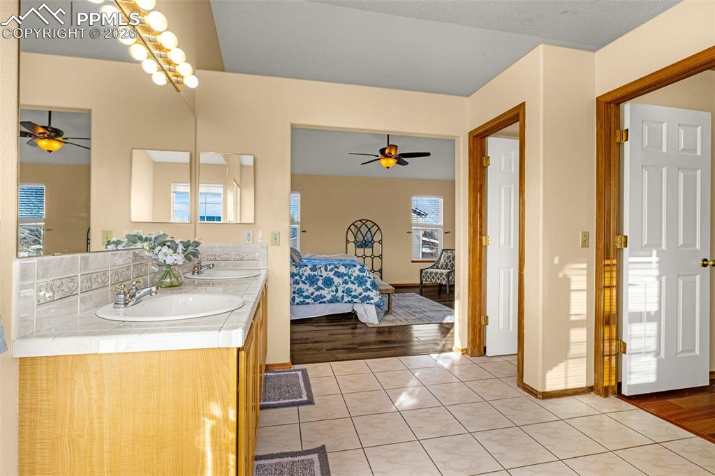 Image 18 of 42: Bathroom