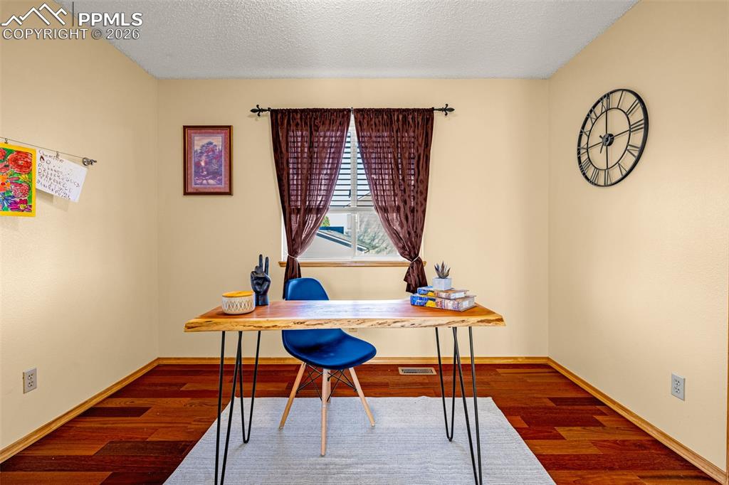 Image 19 of 42: Office