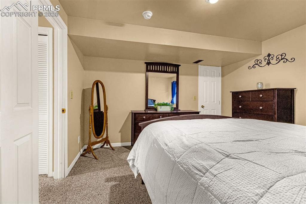 Image 29 of 42: Bedroom