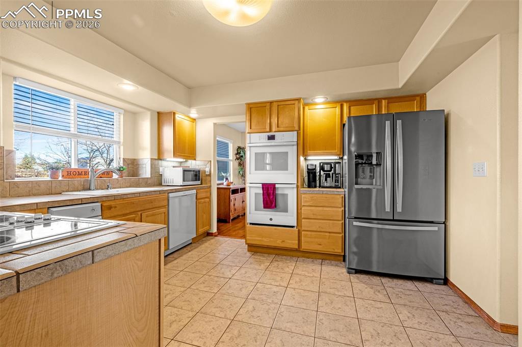 Image 8 of 42: Kitchen