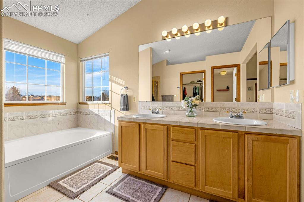 Image 9 of 42: Bathroom