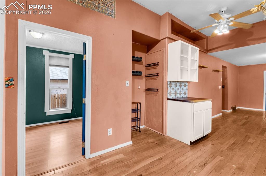 Image 11 of 32: Kitchen