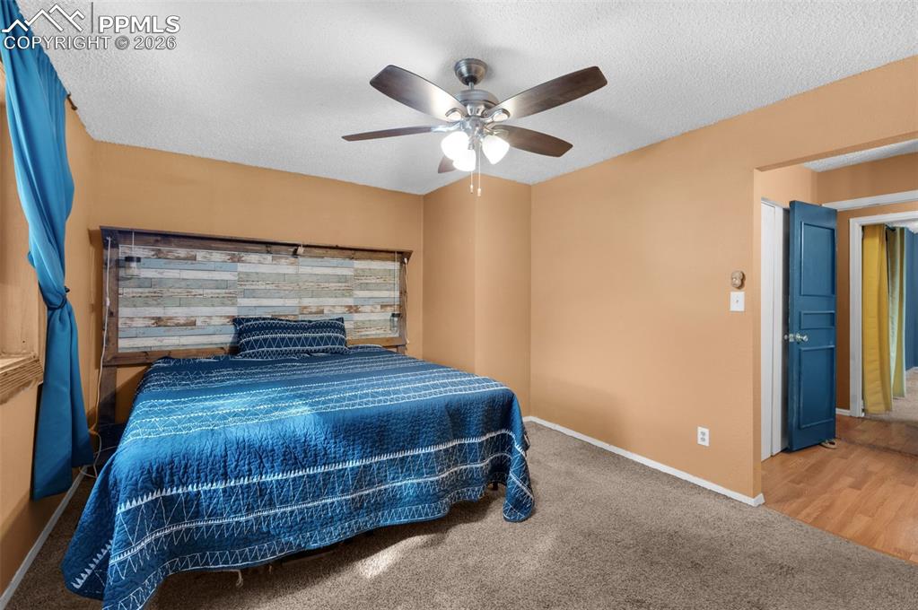 Image 13 of 32: Kitchen