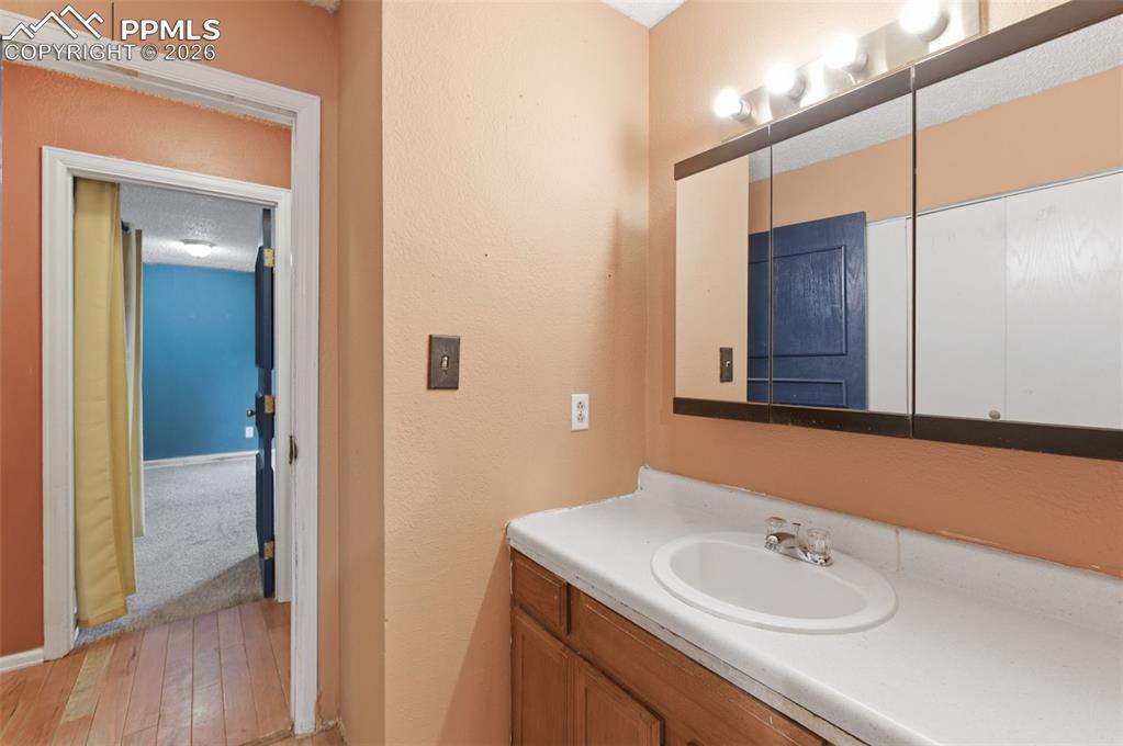 Image 17 of 32: Bedroom