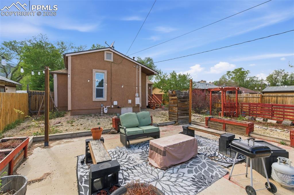 Image 28 of 32: Laundry