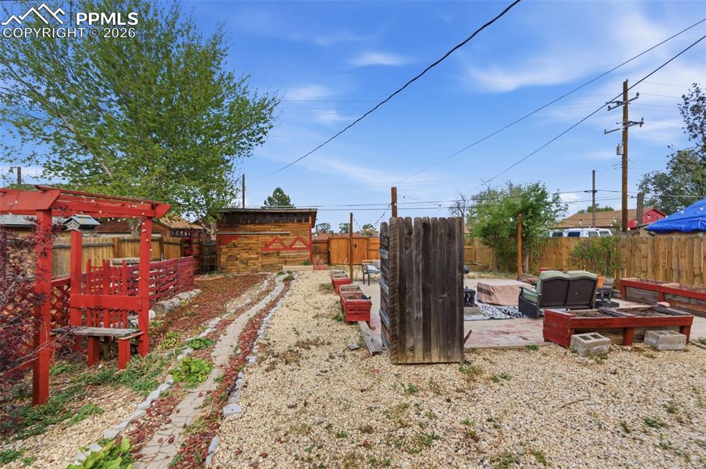 Image 30 of 32: Back of Structure