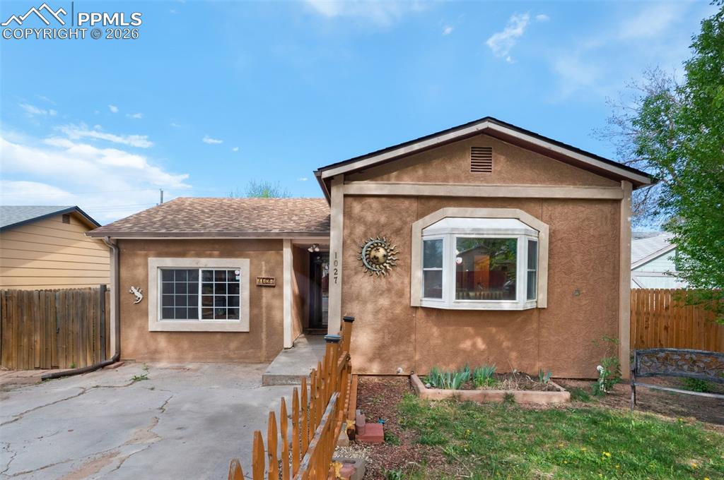 Image 31 of 32: Patio