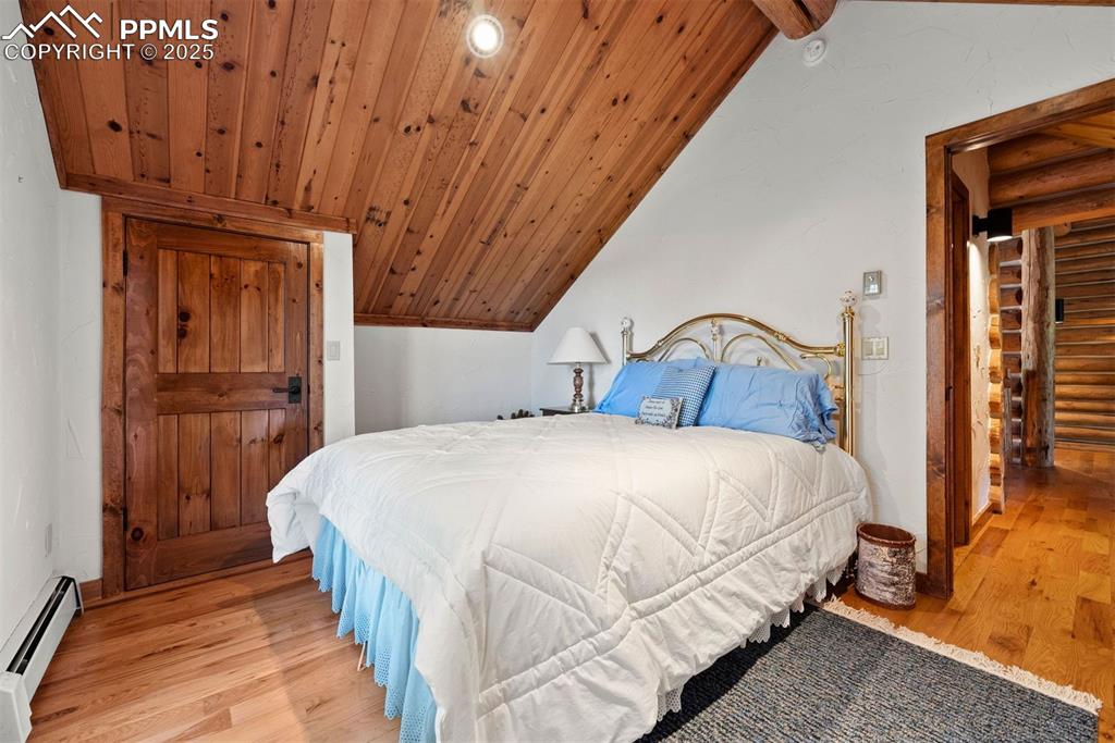 Image 31 of 49: Bedroom