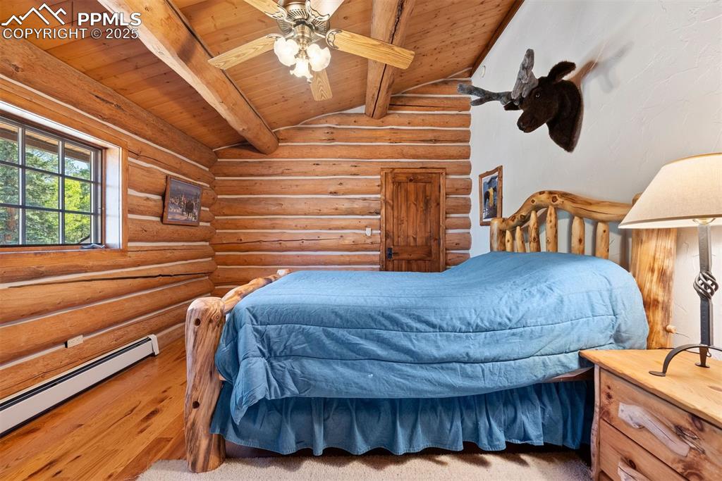 Image 34 of 49: Bedroom